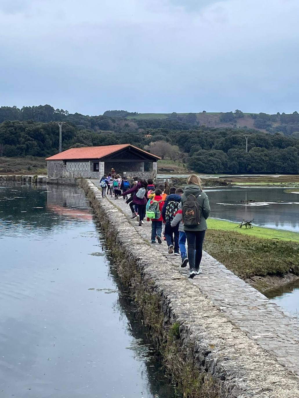 La Asociación Empresarial de Hostelería de Cantabria y los directores de los principales medios de comunicación de la región han decidido conceder el Premio Horeca 2022 a Ecoparque de Trasmiera, en una votación celebrada este martes en Las Carolinas.