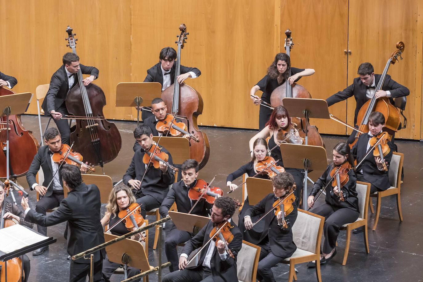 Una inmersión en Richard Strauss ha vertebrado este martes el concierto extraordinario de la Sinfónica Freixenet que conmemora los 120 años de El Diario Montañés y los 30 de la Escuela de Música Reina Sofía.