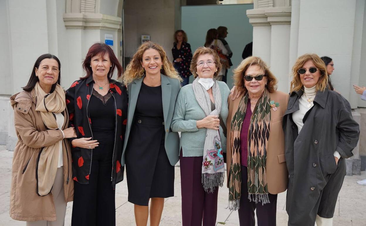 Anabel Díez, Micaela Navarro, María Ángeles Ruiz Tagle, Ainoa Quiñones, Amparo Rubiales, Esther Palomera y Pedro Casares