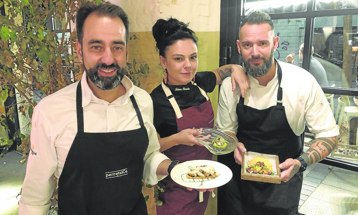 Josean Merino, chef fundador de perretxiCo, Rebeca Barainka (Restaurante Galerna) y Fabio Alonso, jefe de cocina de perretxiCo Santander. 