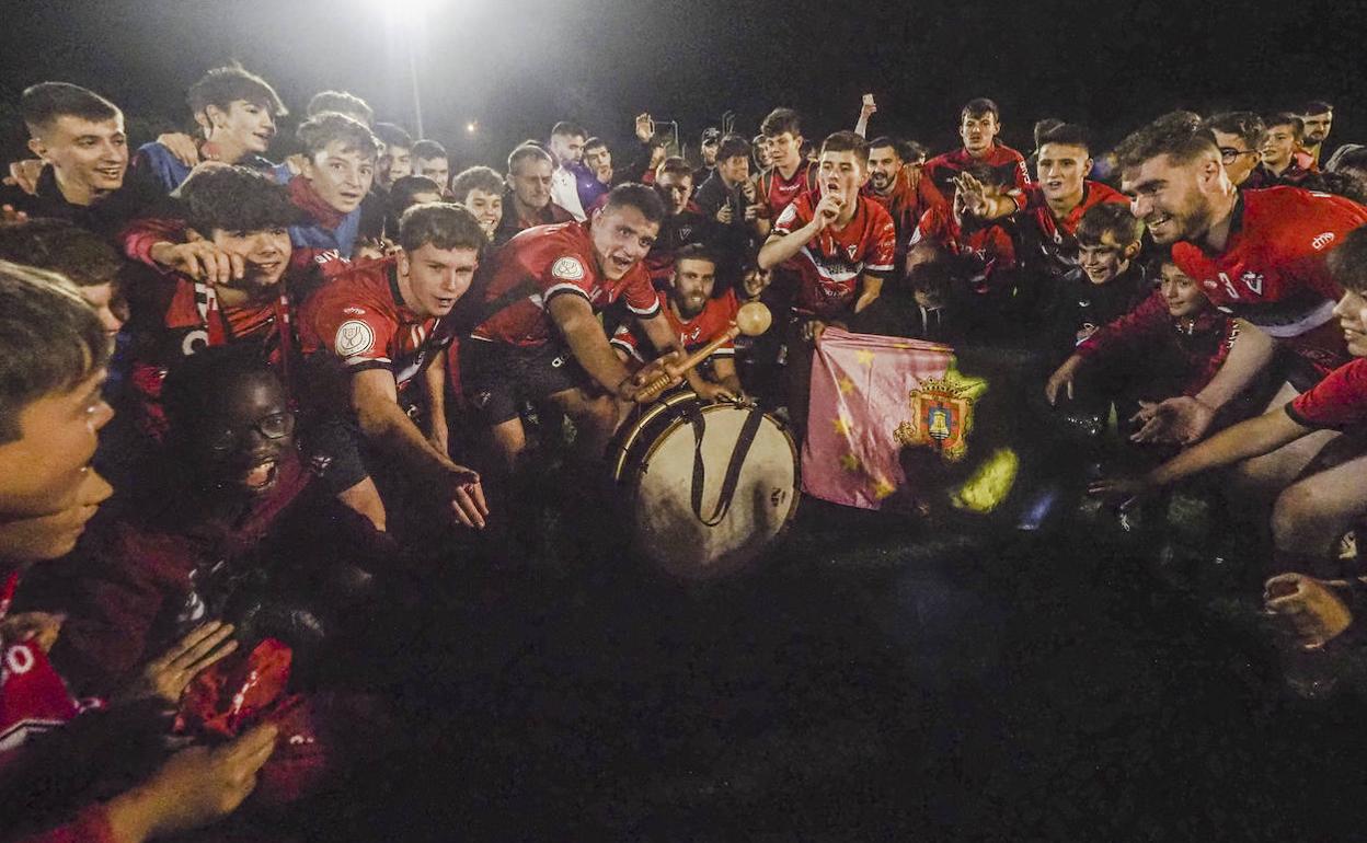 Los camargueses celebran su clasificación.