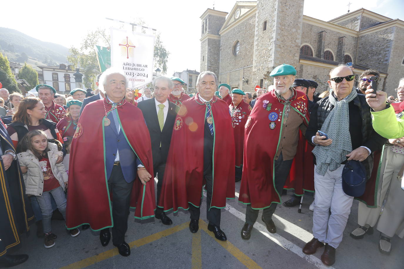 La capital lebaniega se vuelca para celebrar su aguardiente