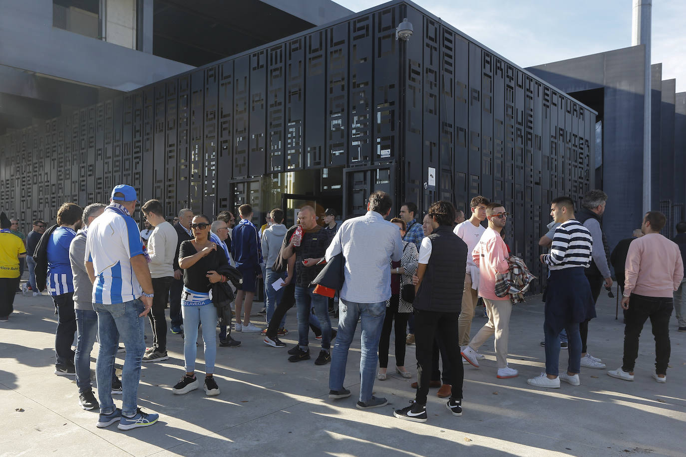 Las gradas del Malecón, expectantes