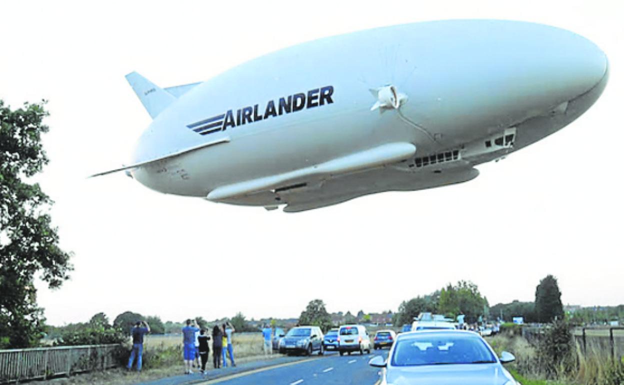 Dirigible 'Airlander' 10 en el Reino Unido