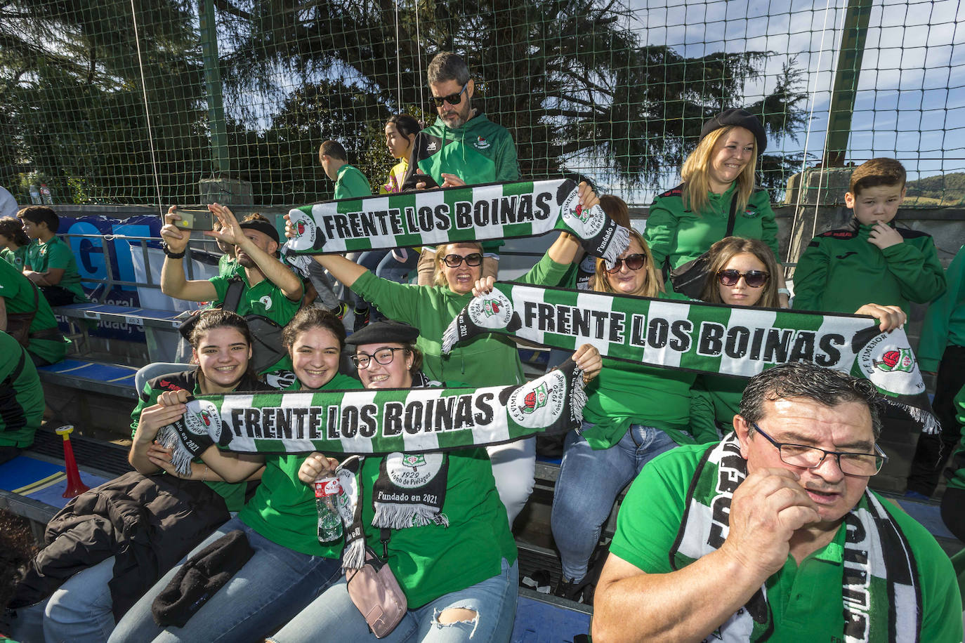 El partido de la Copa del Rey entre el Vimenor y el Mirandés en el campo en La Vidriera. 