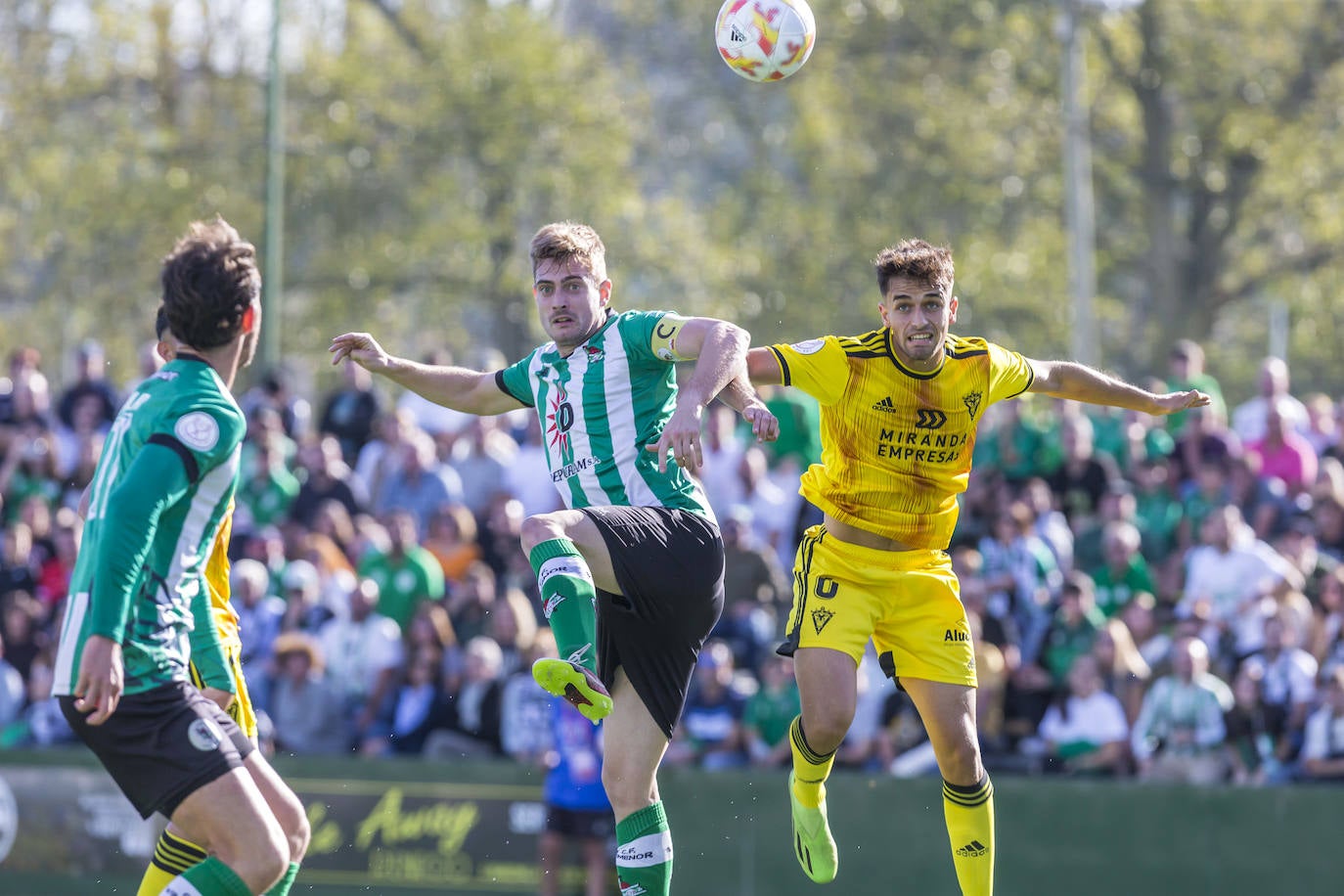 El partido de la Copa del Rey entre el Vimenor y el Mirandés en el campo en La Vidriera. 