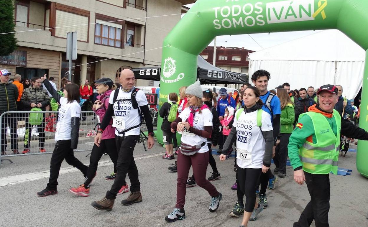 Participantes en la marcha 'Todos somos Iván', en una pasada edición, en Noja.