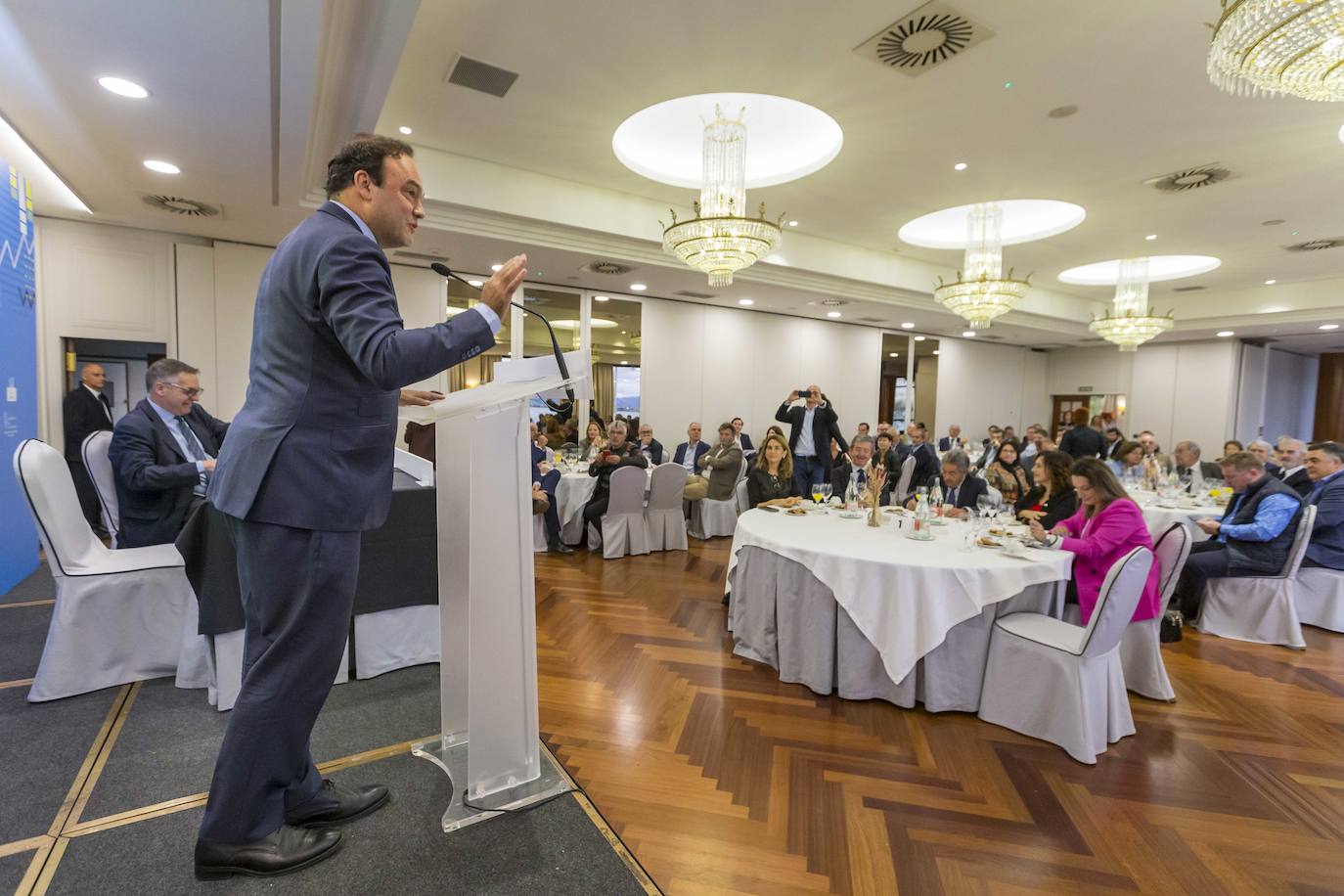 El mediático economista, José Carlos Díez, durante su intervención en el Foro de El Diario Montañés.