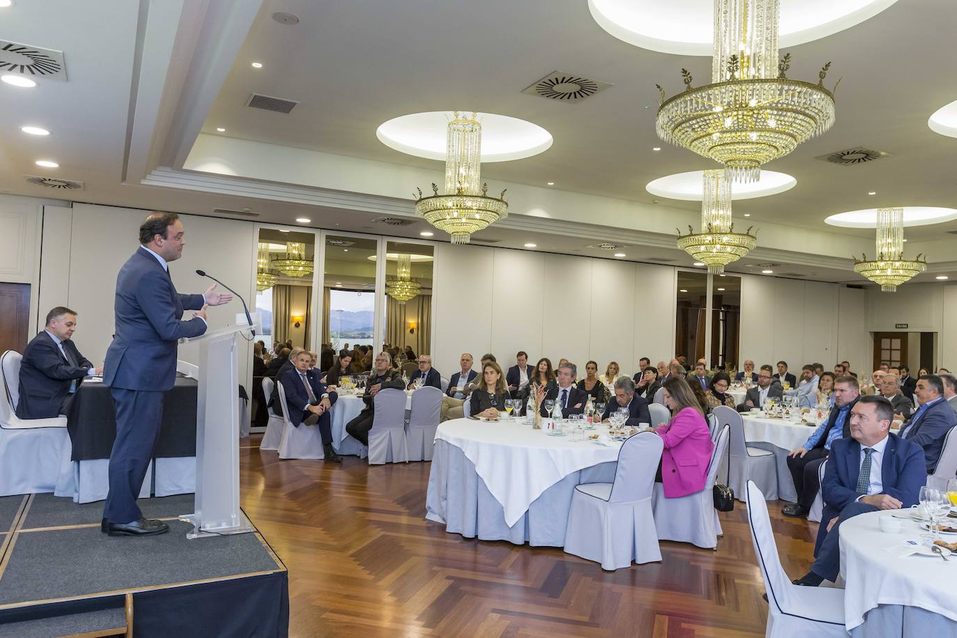 José Carlos Díez hizo un repaso de la coyuntura económica regional, nacional e internacional. 