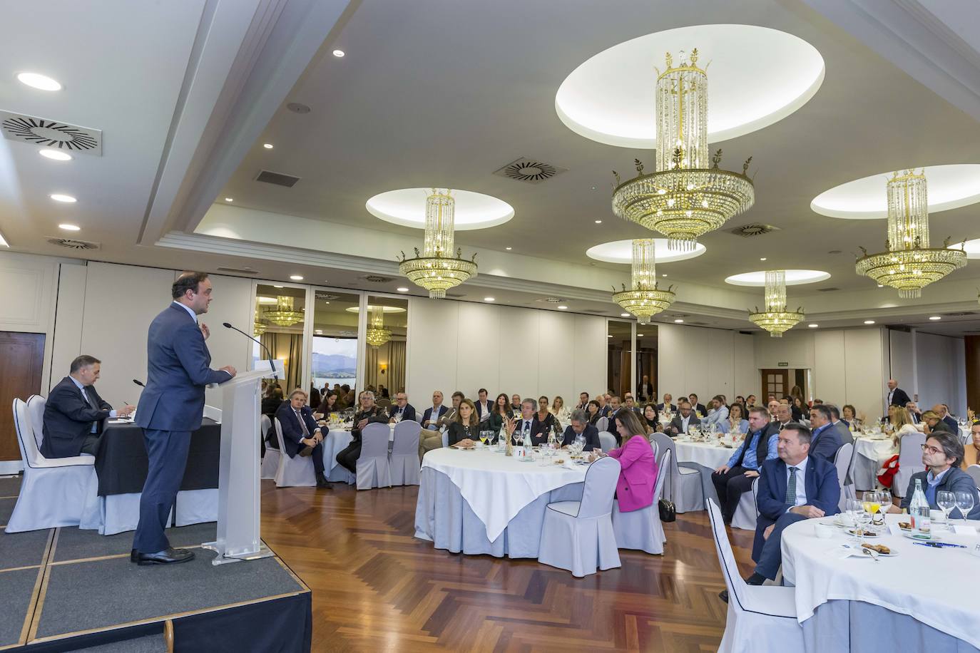 La sociedad cántabra acudió esta mañana al Foro Económico de El Diario Montañés. 