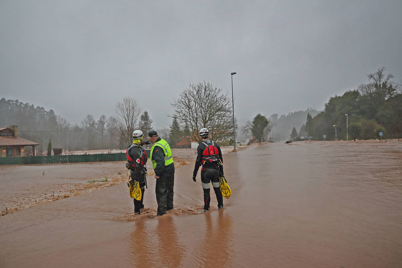 Inundaciones por crecida del río Saja en Caranceja.