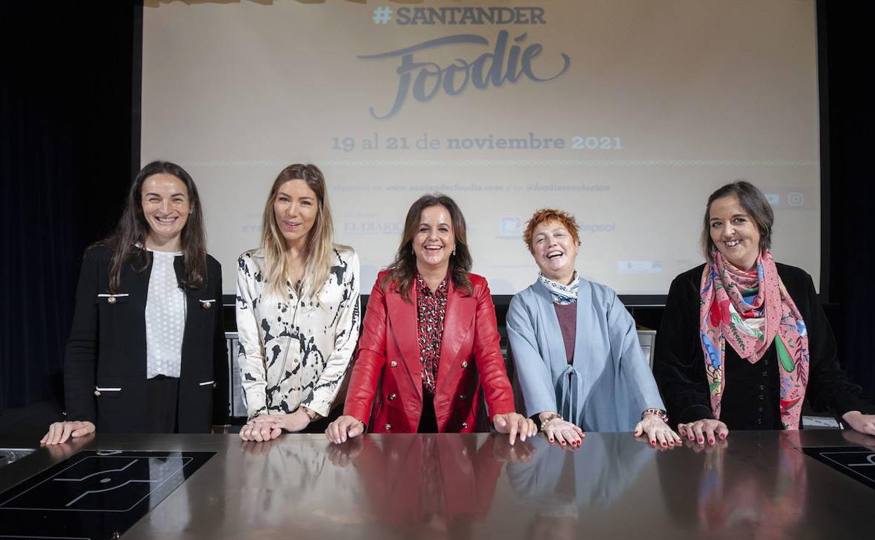 Elvira Abascal, Amaranta Rodríguez, Marián Martínez, Rosa Rivas y Elsa Gutiérrez, en la pasada edición del 'Santander Foodie'.