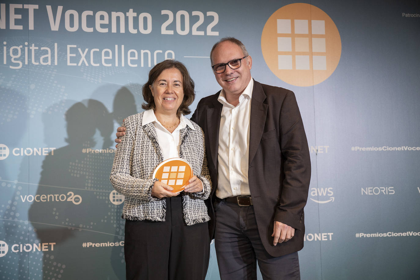 En la Categoría Digitalización de la Administración Pública Eduard Martin CIO del Mobile World Capital entregó el premio a Joanna Serra Bosch Directora de Estrategia y Nuevos Proyectos del Institut Municipal de d'Informàtica del Ayuntamiento de Barcelona.