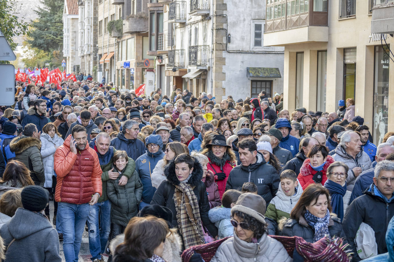 Fotos: Multitudinaria manifestación en Reinosa, este sábado