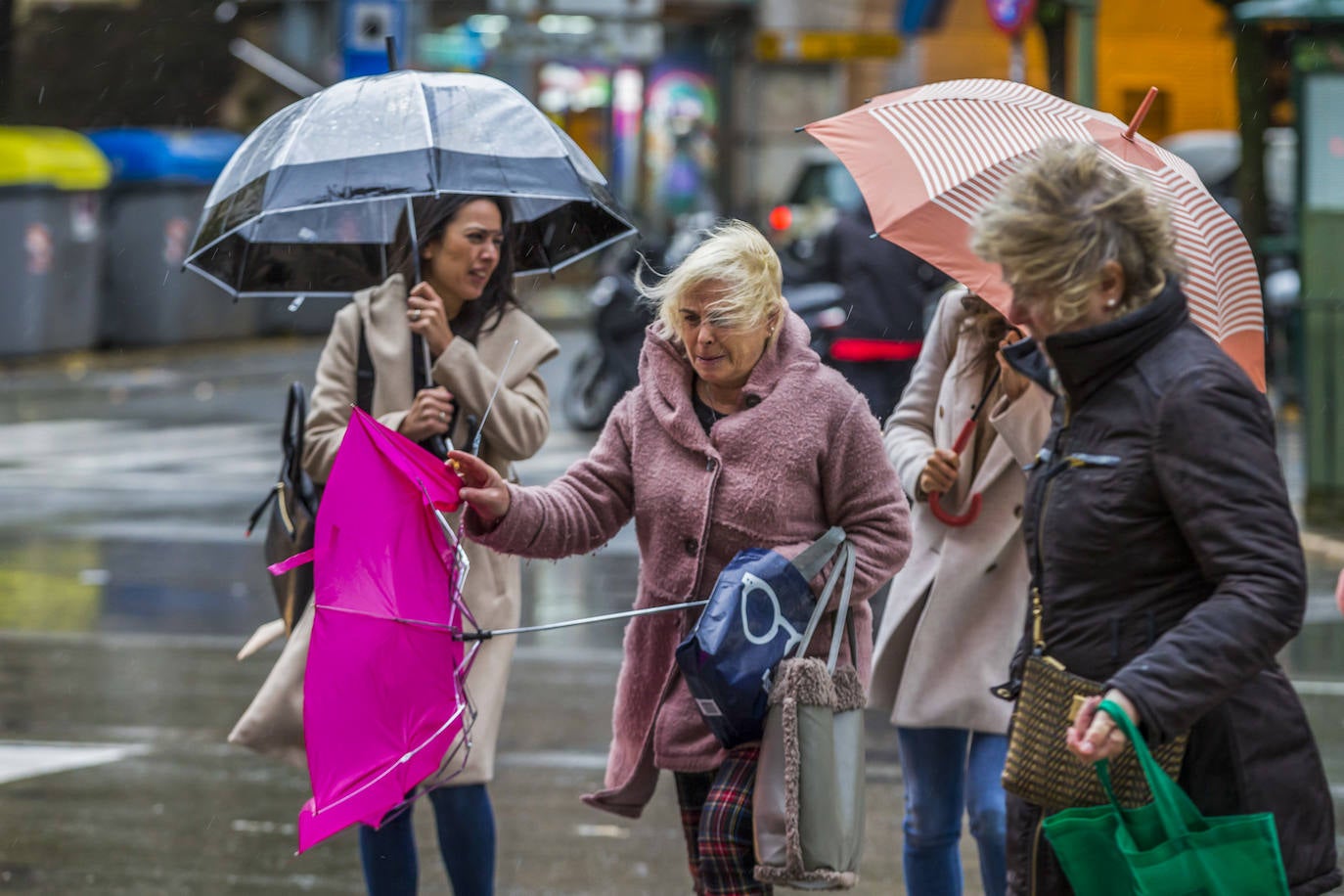 Fuertes rachas de viento y lluvia abundante en Santander.