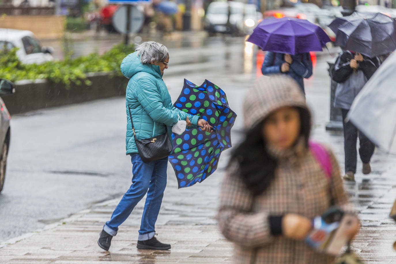 Fuertes rachas de viento y lluvia abundante en Santander.