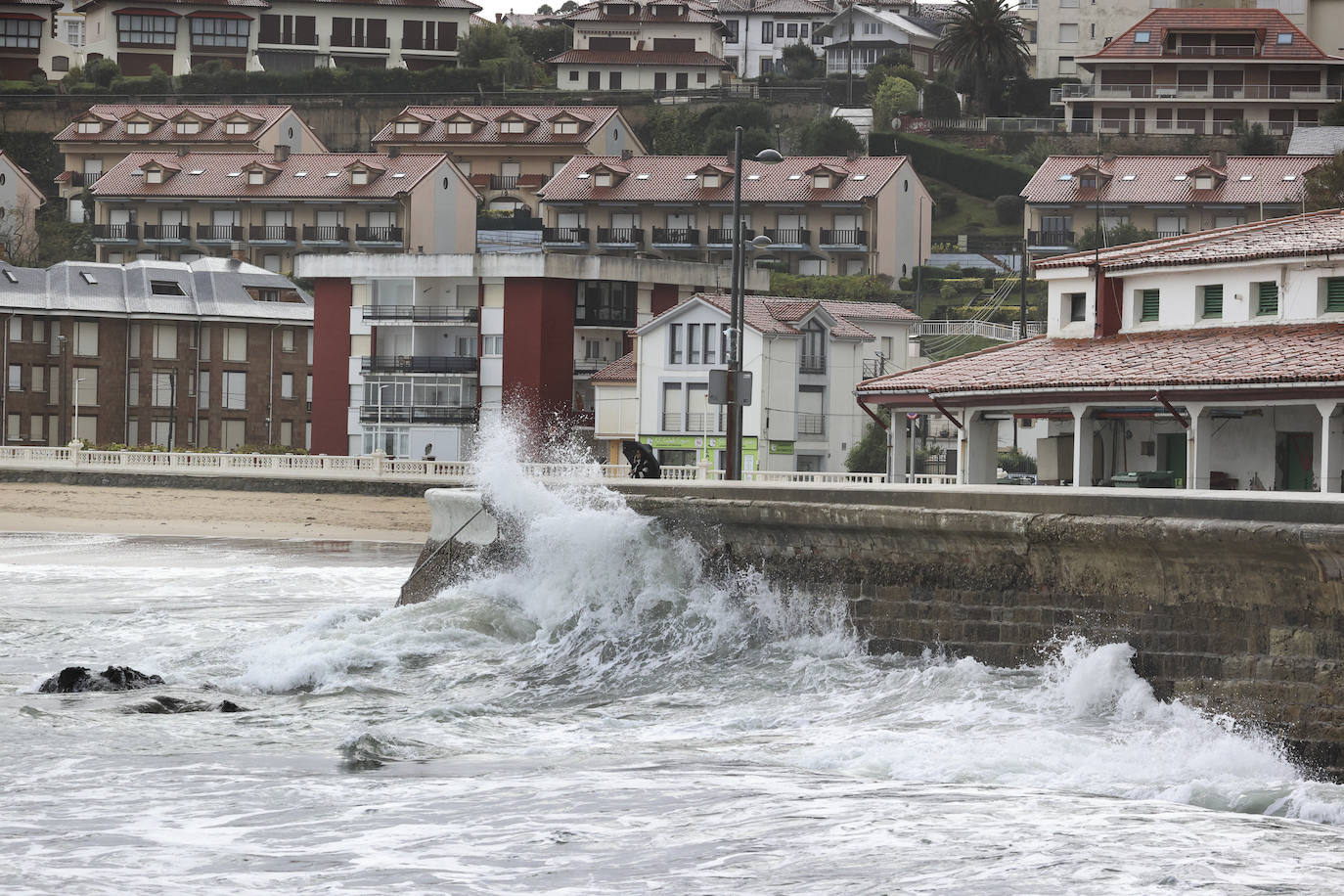 Olas en Comillas.