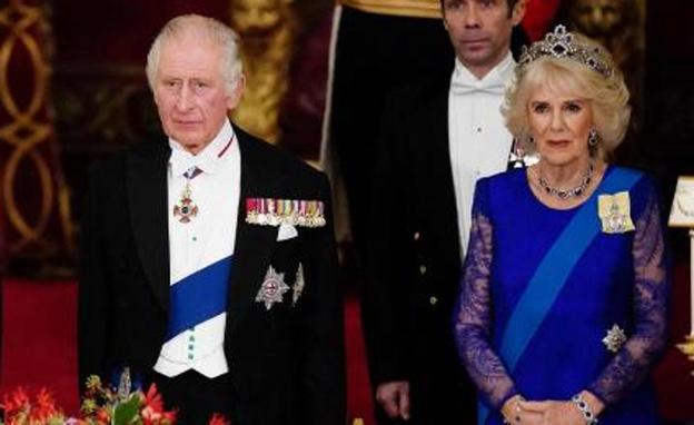 Imagen principal - Imágenes del Banquete de Estado celebrado en el Palacio de Buckingham durante la Visita de Estado al Reino Unido del presidente sudafricano.