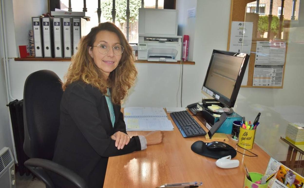 Ana Isabel Santiago, técnico del programa AME en la Agencia de Desarrollo de Los Corrales.