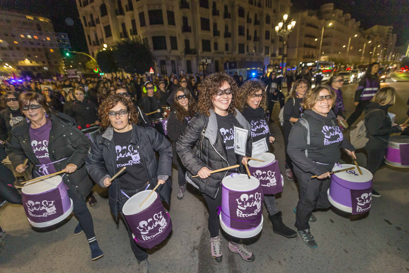 Más de 1.500 personas han recorrido las calles de Santander contra la violencia machista con motivo del 25N.