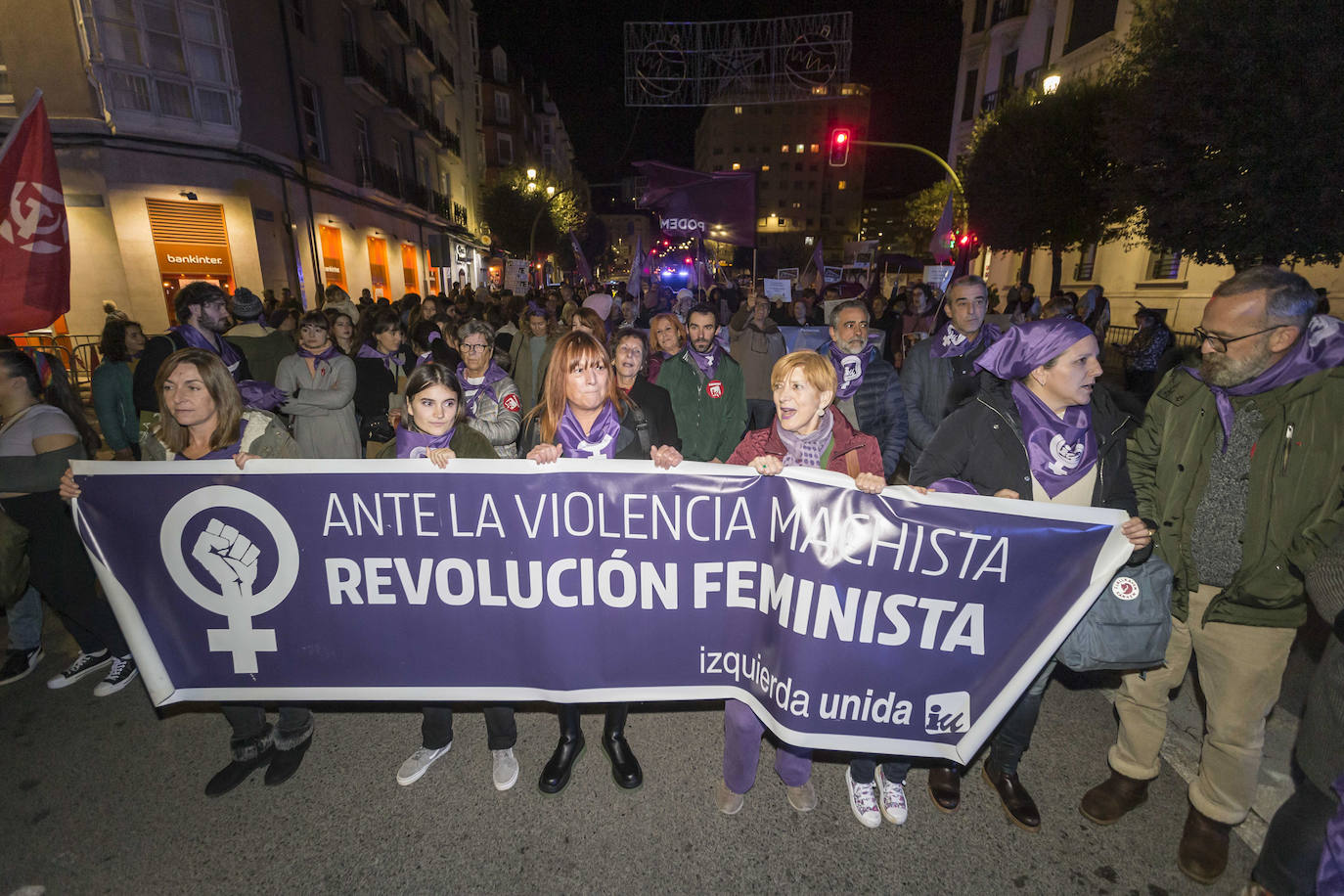 Más de 1.500 personas han recorrido las calles de Santander contra la violencia machista con motivo del 25N.