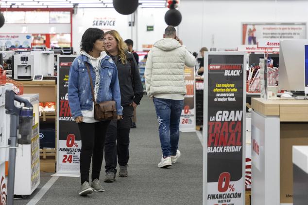 Fotos: Colas para comprar en el Viernes Negro