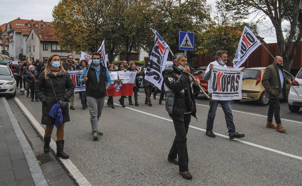 Imagen de archivo de una protesta contra los okupas en Meruelo.