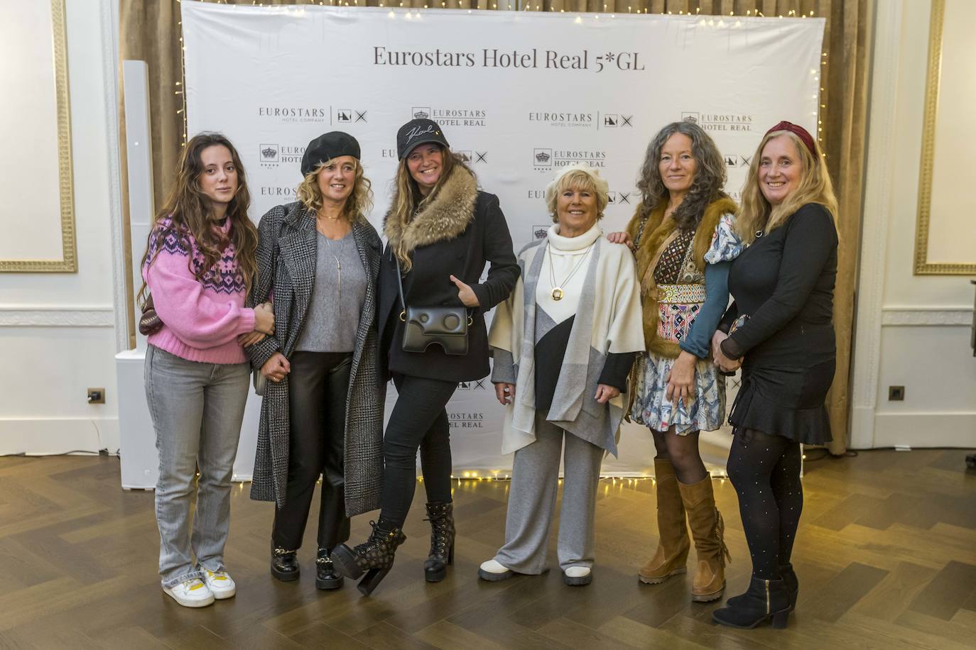 Bárbara Cuevas Amodia, Patricia Amodia Solano, María Amodia, Carmen Solano, Beatriz Amodia y Eva Amodia.