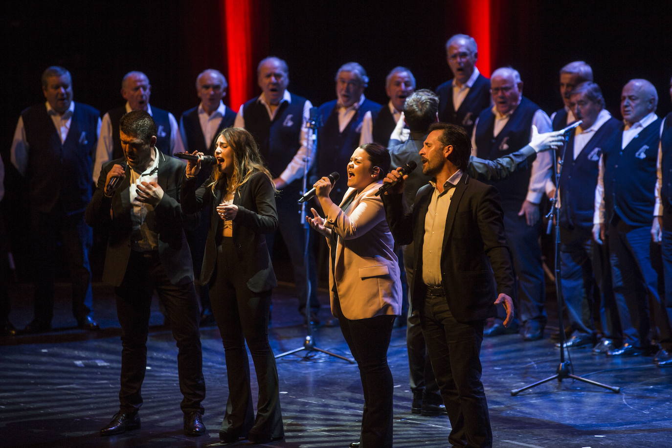 Los Hermanos Cosío durante un concierto