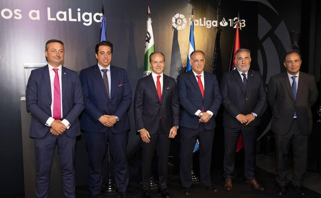 Alfredo Pérez, a la izquierda, en un acto de LaLiga en 2019. 