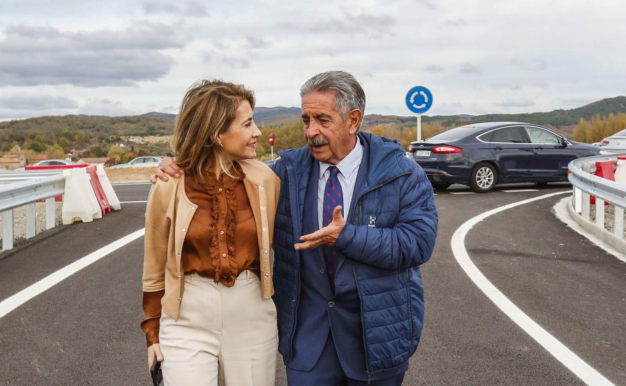 Raquel Sánchez y Revilla el pasado 2 de noviembre en la inauguración de la conexión directa de la Autovía de la Meseta hacia Valderredible