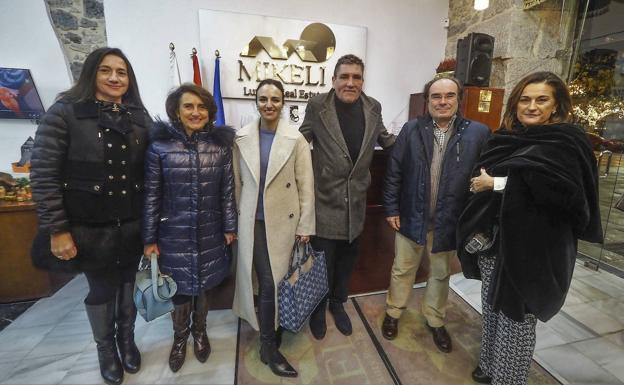 Raquel Menezo, Carmen Ortiz, Sandra González, Antonio Avilés, Pedro Valero y Marián Sánchez.