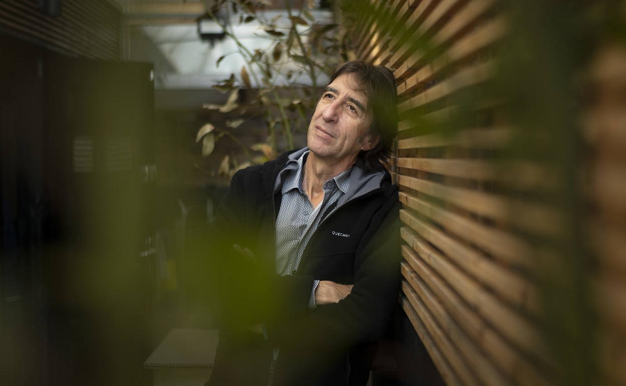 Benjamín Prada en Santander donde pasa unos días antes de la presentación de la novela