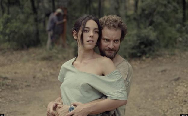 Vicky Luengo y Pol López en 'Suro'. 