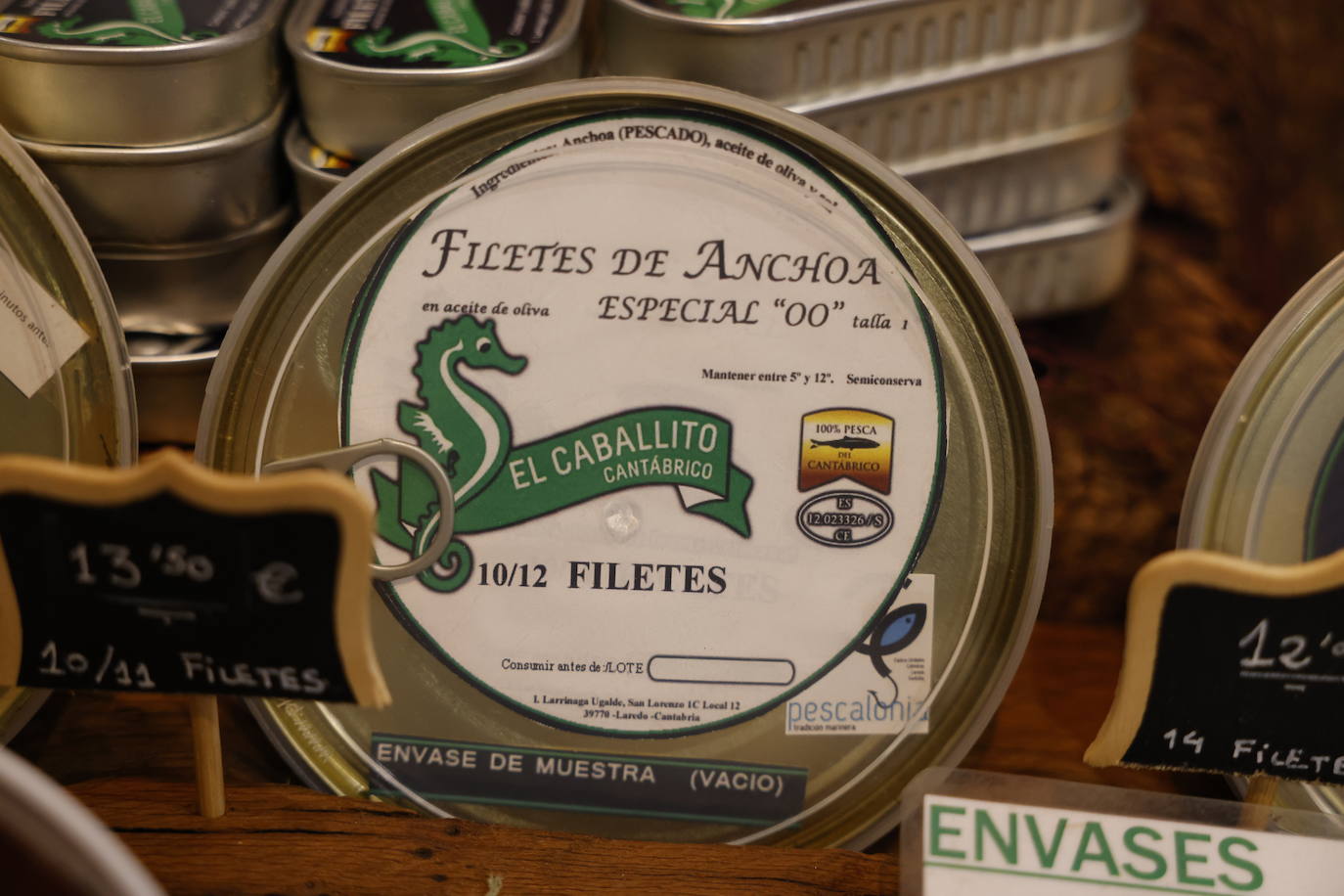 Filetes de anchoa artesanos especial "00" (bocarte más grueso) de El Caballito Cantábrico. Precio: 13,50 euros el envase (10-11 filetes).