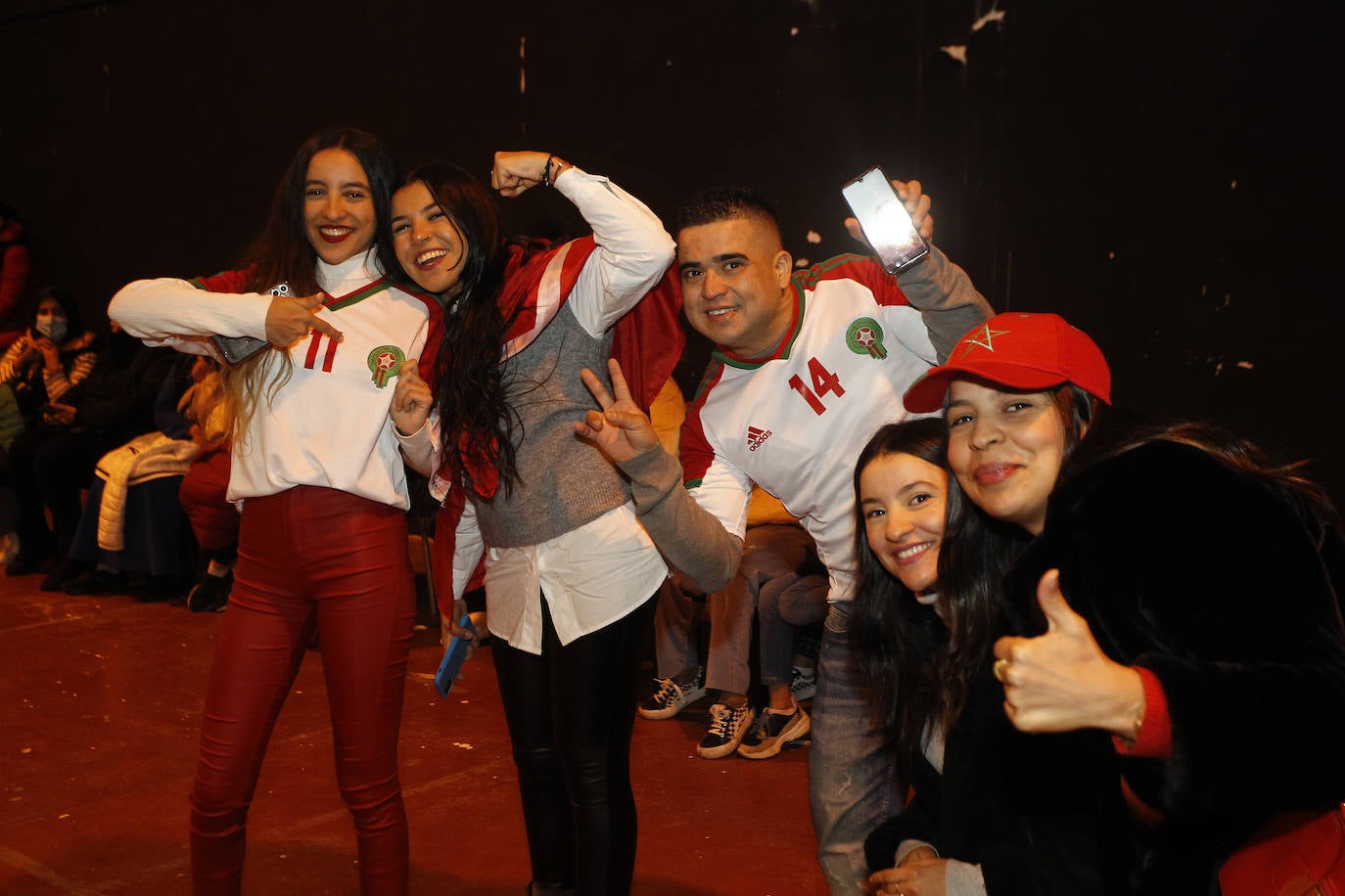 Fotos: La colonia marroquí celebra en Torrelavega el pase a semifinales