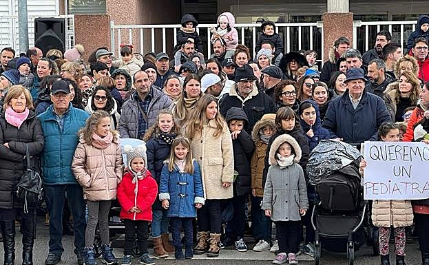 Manifestantes concentrados esta mañana en Reinosa. 