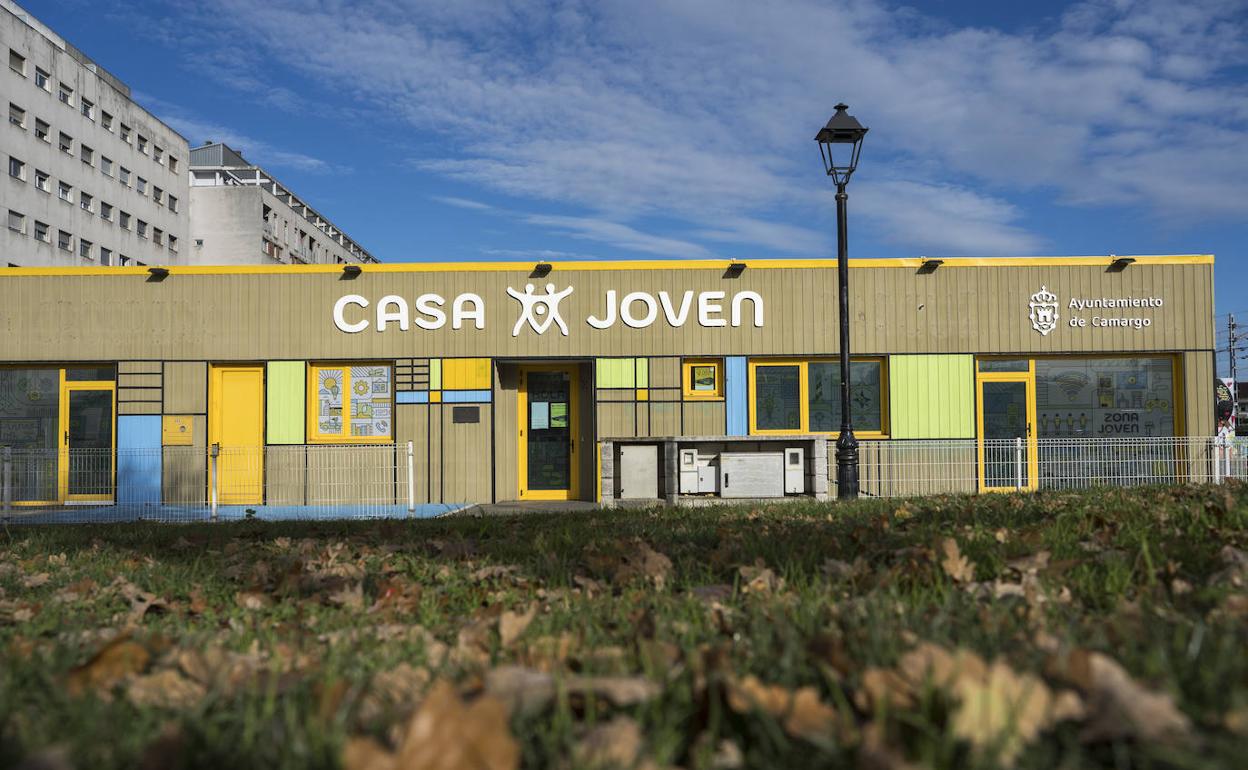 La sede de la Casa Joven se ubica en el parque de Cros. 