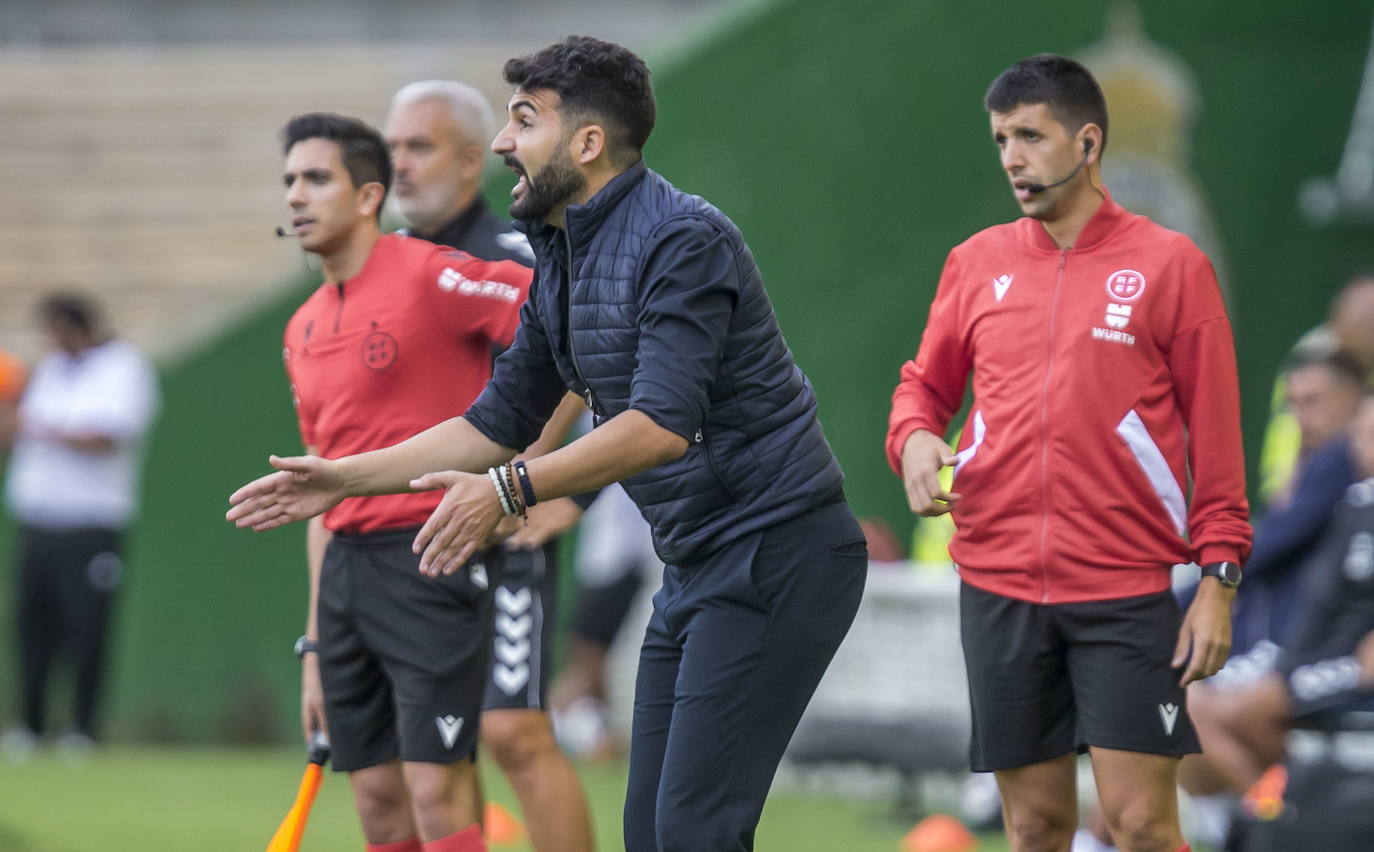 En los Campos de Sport, con su inseparable chaleco durante la pasada temporada.