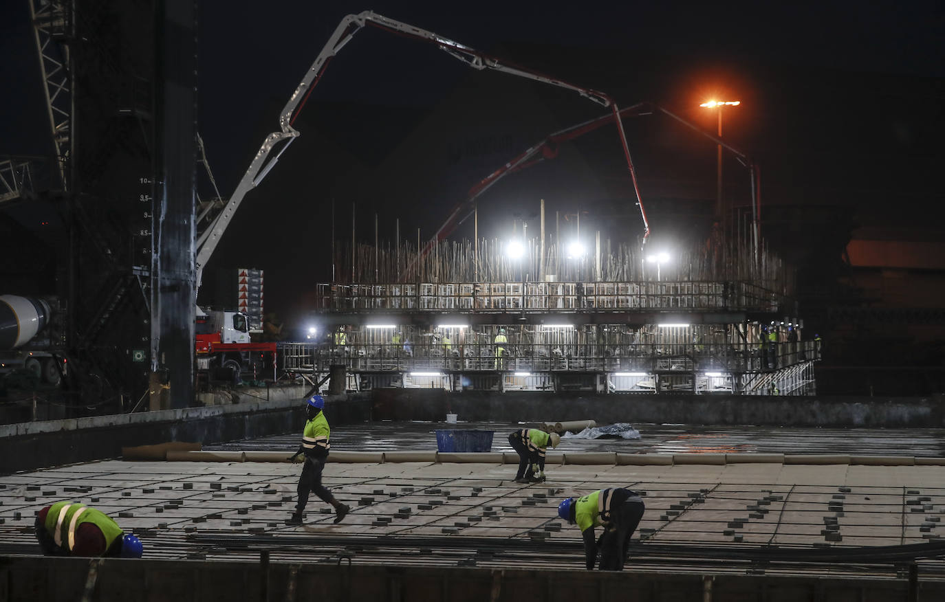 Una vez finalice la construcción de los bloques, se hundirán en la conocida como 'zona guardería' de la margen norte del Puerto. Dentro de unos meses se colocarán para dar forma al nuevo muelle de a infraestructura portuaria de la capital cántabra.