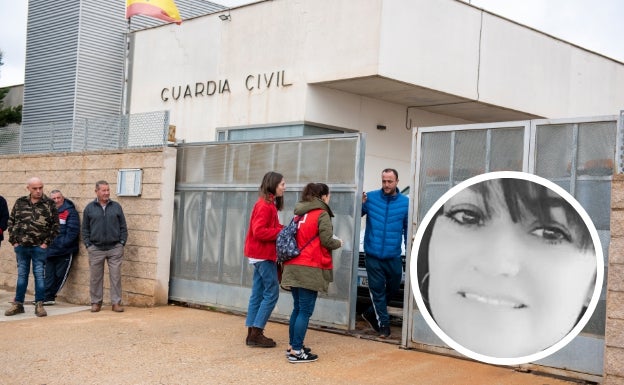 Acceso a la Casa Cuartel de Quintanar del Rey y detalle de la guardia civil, Paola B.C. 