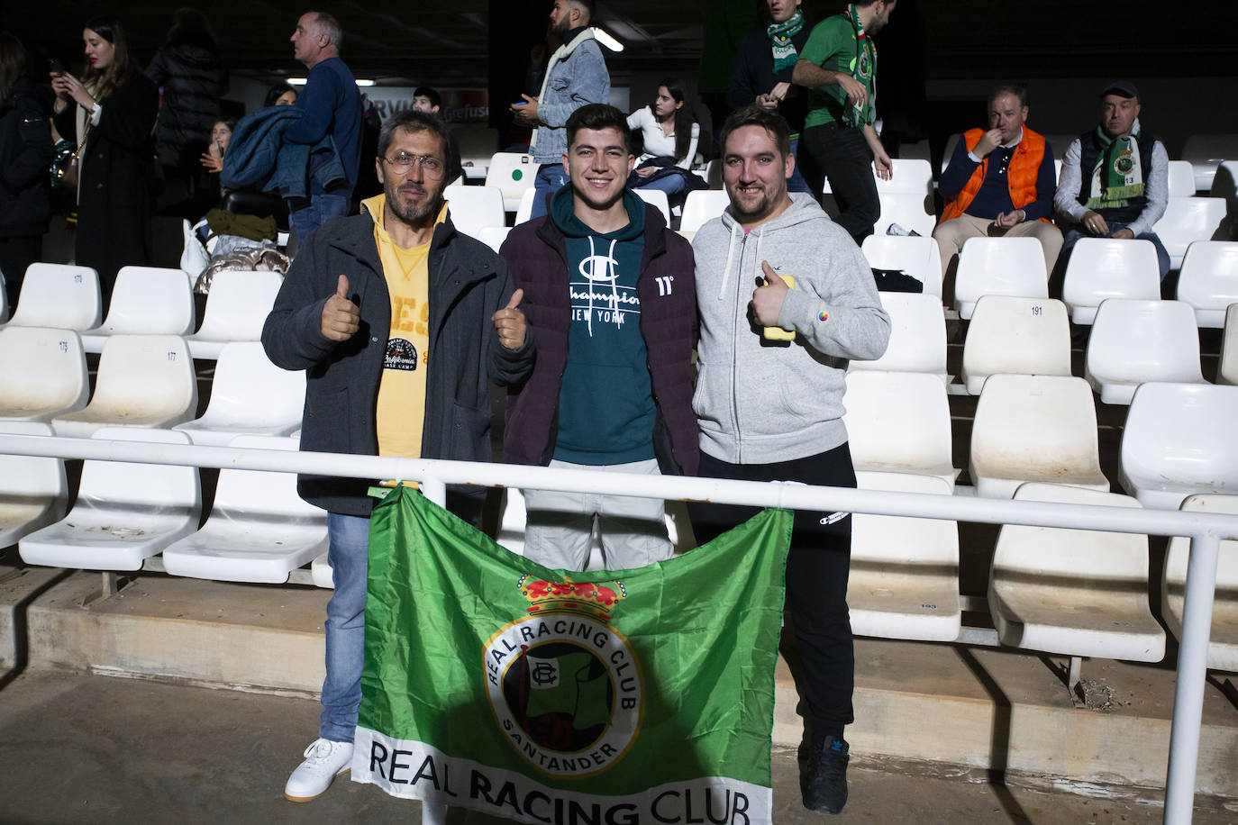 Una veintena de aficionados del Racing estuvieron en el campo del Cartagena