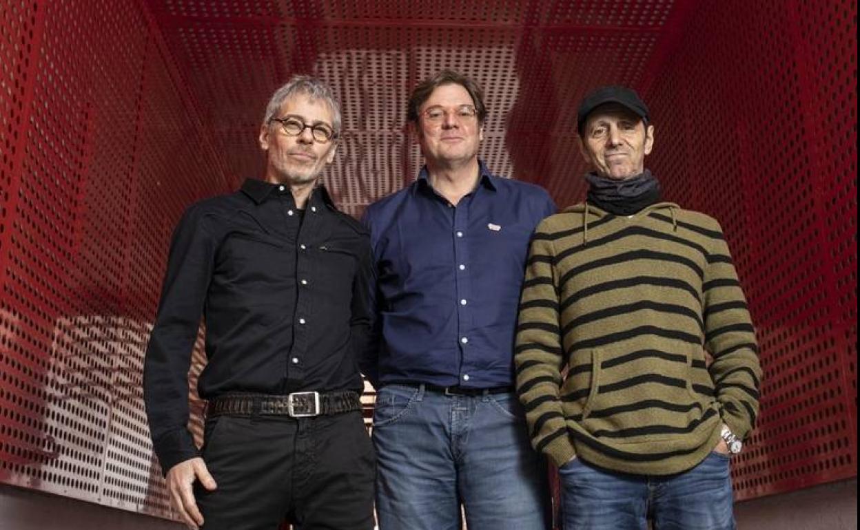 Ariel Rot, Álvaro Longoria y Alejo Stivel en una presentación del filme. 