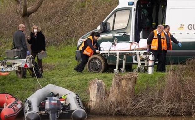 El rescate del piloto se complica al no hallarse en el ultraligero siniestrado