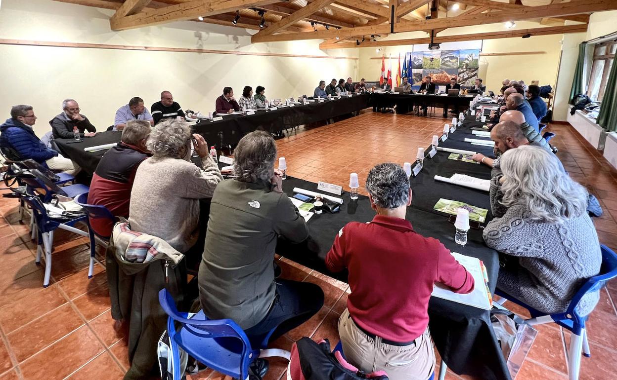 El Patronato del Parque Nacional de Picos de Europa se ha celebrado en Camaleño y es la última reunión que se celebra bajo la presidencia de Cantabria.