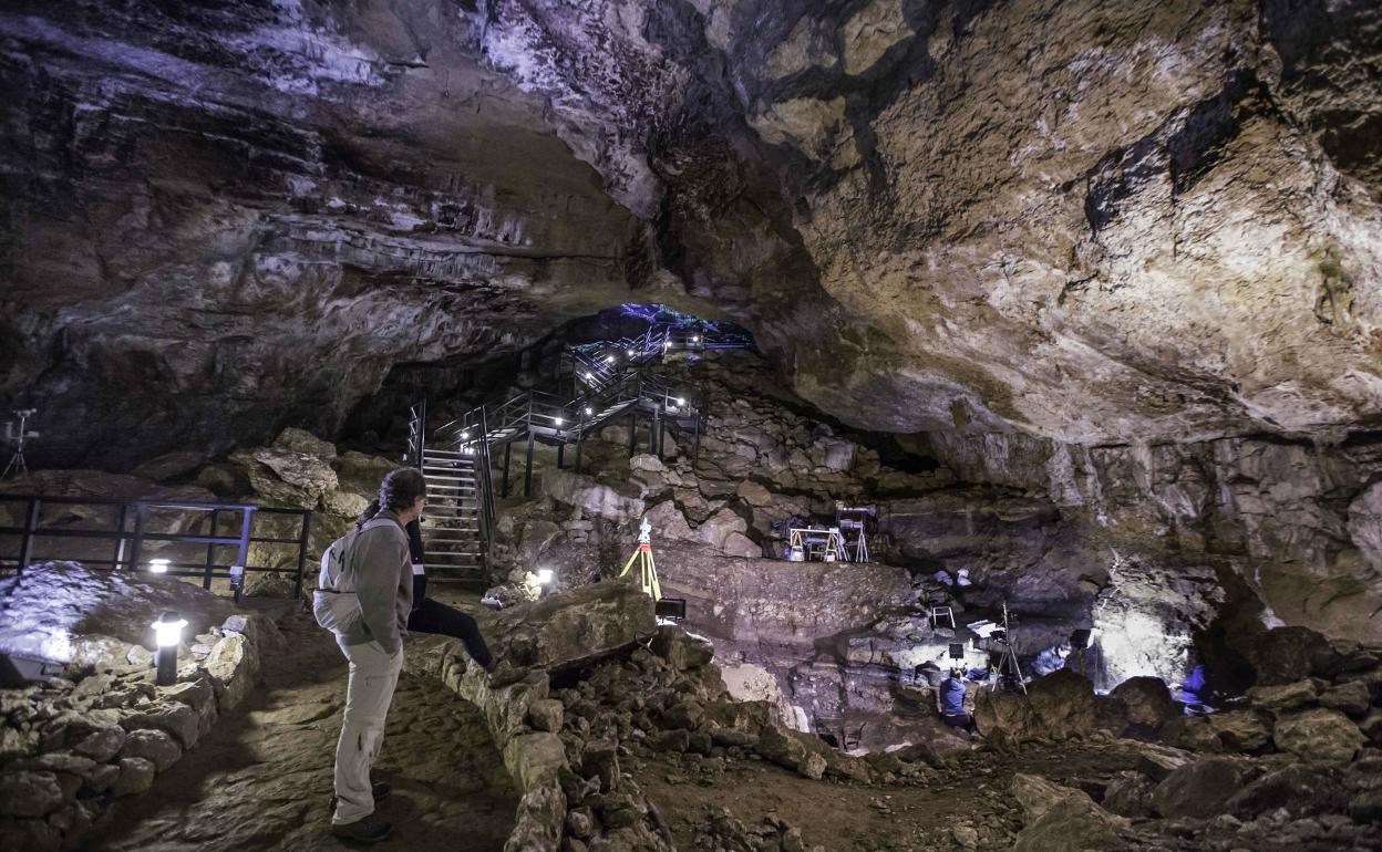 Interior de la cueva de El Pendo, en Escobedo de Camargo, que desde 2008 es una de las cavidades cántabras catalogadas como Patrimonio Mundial por la Unesco. 