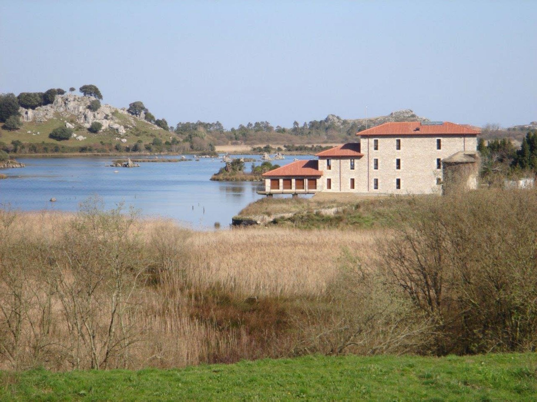 Molino de las mareas de Arnuero, sede del Ecoparque. 