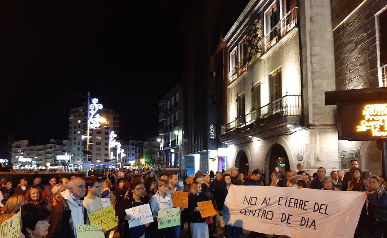 Los vecinos de Castro se manifestaron por segunda vez el pasado viernes para exigir la continuidad del servicio 