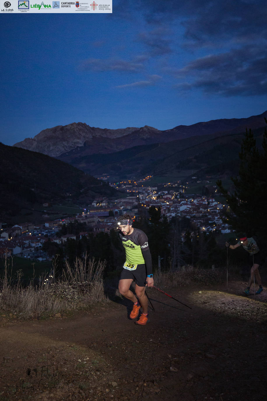 Guillermo Ramos y Tamara Crespo fueron los ganadores de la primera edición de La Viorna Vertical Nocturna, que se disputó entre la villa de Potes y las inmediaciones de la cumbre del monte Viorna y que fue organizada por el club Kilómetro Vertical Fuente Dé y por el Ayuntamiento de Potes. La carrera, con fuertes pendientes, de tres kilómetros de subida y 700 metros de desnivel, sufrió un cambio de recorrido en el final de carrera y terminó en el Llano del Arciluengo. 