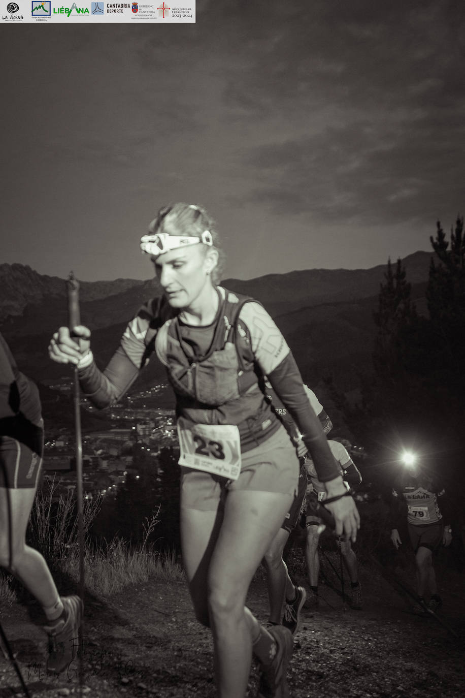 Guillermo Ramos y Tamara Crespo fueron los ganadores de la primera edición de La Viorna Vertical Nocturna, que se disputó entre la villa de Potes y las inmediaciones de la cumbre del monte Viorna y que fue organizada por el club Kilómetro Vertical Fuente Dé y por el Ayuntamiento de Potes. La carrera, con fuertes pendientes, de tres kilómetros de subida y 700 metros de desnivel, sufrió un cambio de recorrido en el final de carrera y terminó en el Llano del Arciluengo. 